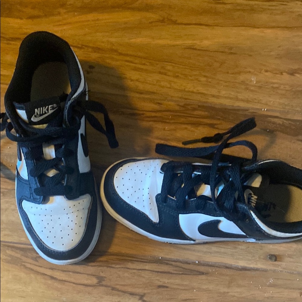 Nike Black and White Sneakers Classic Design